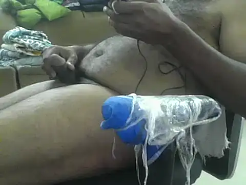 Snapshot of awesomeroc123 chatting on January 12, 8:36 am awesomeroc123 online show from January 12, 8:36 am