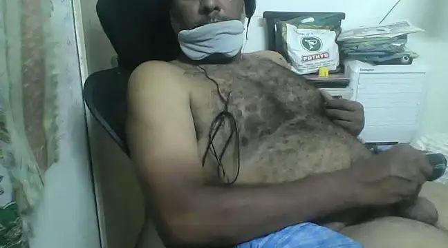 Snapshot of awesomeroc123 chatting on February 28, 5:37 pm awesomeroc123 online show from February 28, 5:37 pm