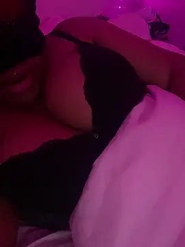 Snapshot of DaniJohnson chatting on February 5, 10:33 pm DaniJohnson online show from February 5, 10:33 pm