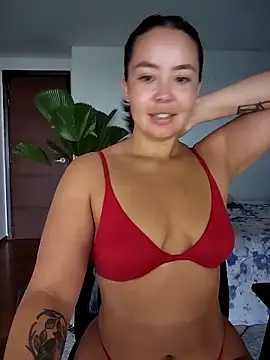 Snapshot of RenEnvy chatting on March 18, 2:15 pm RenEnvy online show from March 18, 2:15 pm