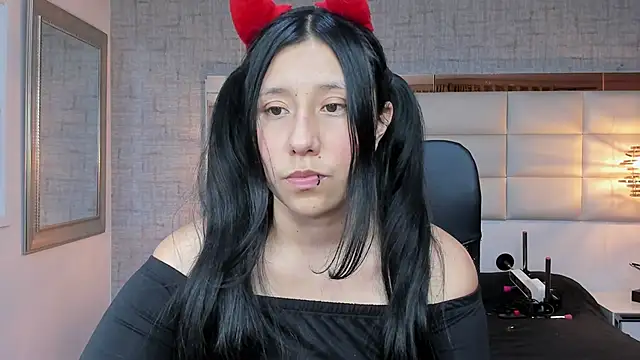 Nohemi louse online show from October 14, 7:14 pm