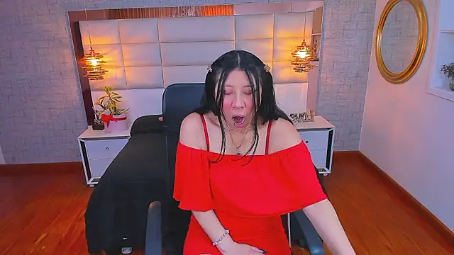 Nohemi louse online show from March 30, 6:42 pm