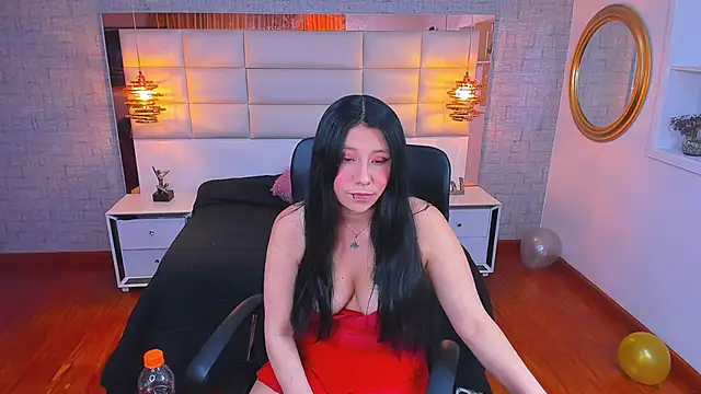 Nohemi louse online show from April 10, 6:45 pm