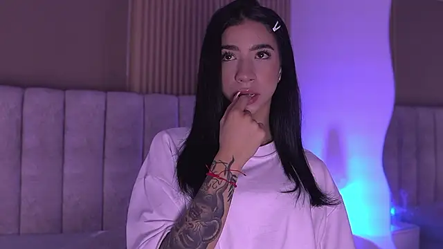 sara lopee1 online show from March 3, 12:00 pm