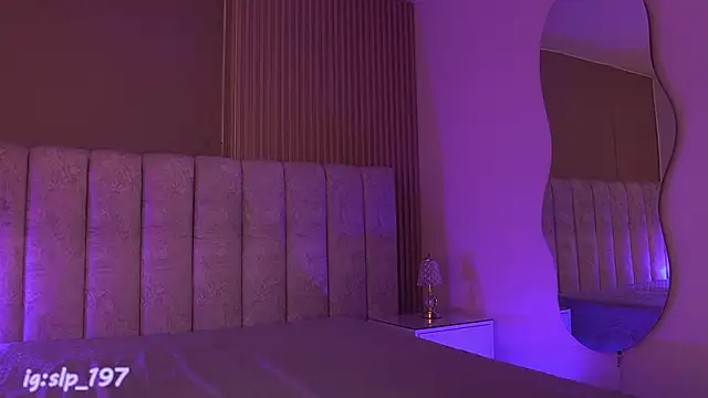 sara lopee1 online show from March 4, 12:00 pm