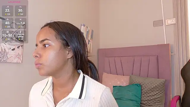 Roxy Stonee online show from February 19, 7:32 pm