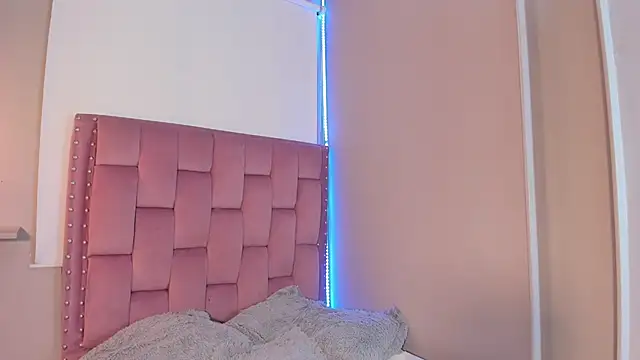 Roxy Stonee online show from March 25, 7:31 pm