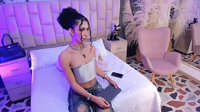 allicemackenzie online show from February 21, 1:06 am