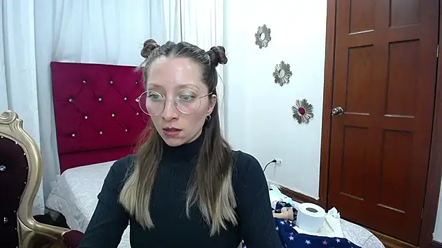 Snapshot of Carlin_Diaz chatting on March 9, 3:01 am Carlin Diaz online show from March 9, 3:01 am