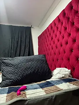 Snapshot of stefania_brunnett chatting on February 5, 4:17 am stefania brunnett online show from February 5, 4:17 am