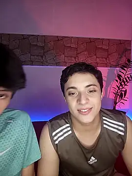 Snapshot of jacob_and_sam chatting on February 19, 2:33 am jacob and sam online show from February 19, 2:33 am