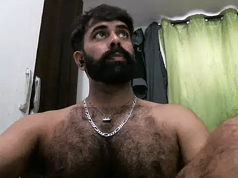 Snapshot of indianhairybull chatting on March 10, 4:49 am indianhairybull online show from March 10, 4:49 am