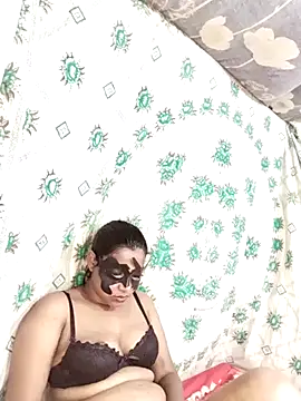 Snapshot of monekhan123 chatting on February 17, 8:04 pm monekhan123 online show from February 17, 8:04 pm