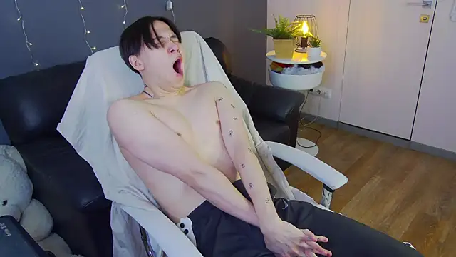 Snapshot of just_gay_ chatting on February 9, 1:25 pm just gay online show from February 9, 1:25 pm