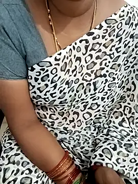 Snapshot of Tamil_Meera12 chatting on February 10, 8:53 am Tamil Meera12 online show from February 10, 8:53 am