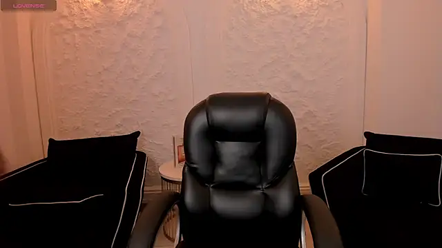 BeccaBaxter online show from May 10, 12:10 pm