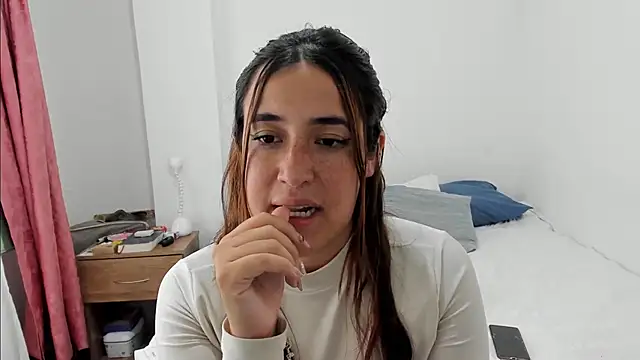 Snapshot of __leaa chatting on February 26, 8:00 pm leaa online show from February 26, 8:00 pm