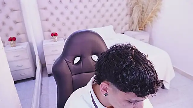 JhoanLeandro online show from June 22, 5:37 am