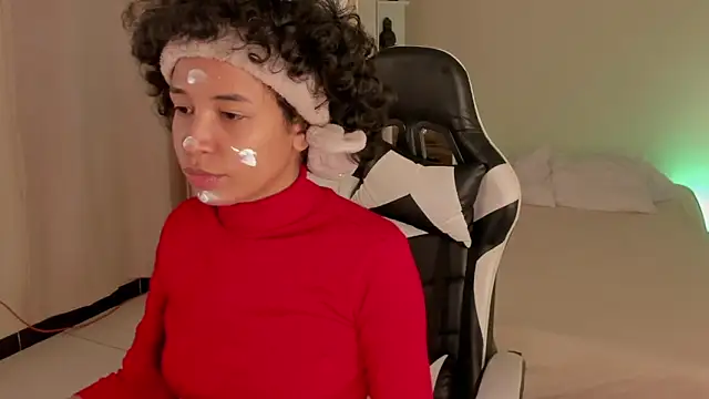 leahaltomm online show from March 1, 7:04 pm