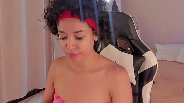 leahaltomm online show from March 5, 6:45 pm