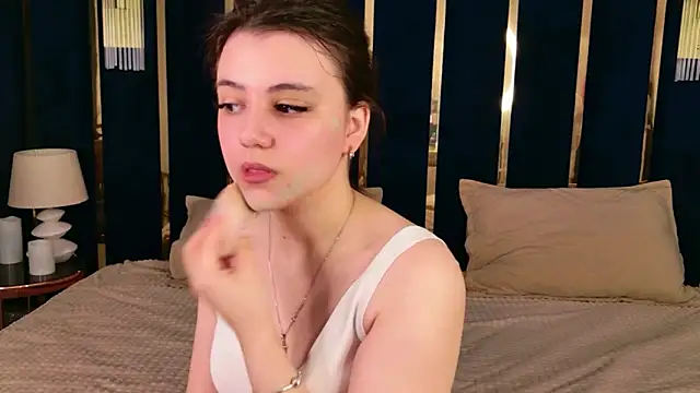 Snapshot of Pauline_Heaven chatting on May 9, 5:45 am Pauline Heaven online show from May 9, 5:45 am
