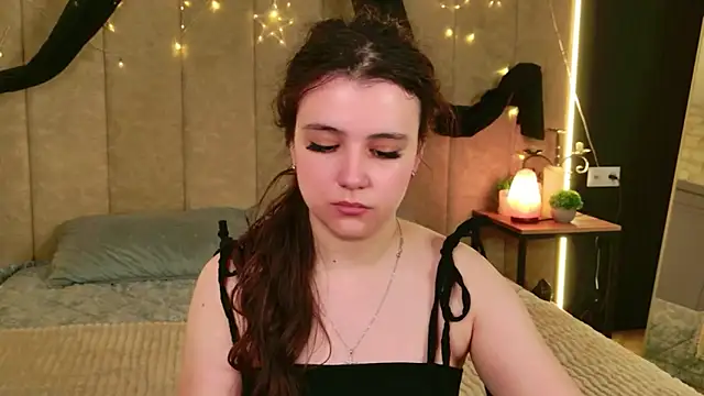 Snapshot of Pauline_Heaven chatting on May 21, 5:58 am Pauline Heaven online show from May 21, 5:58 am
