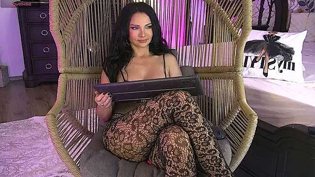 Snapshot of Amber_Luna chatting on March 13, 12:35 pm Amber Luna online show from March 13, 12:35 pm