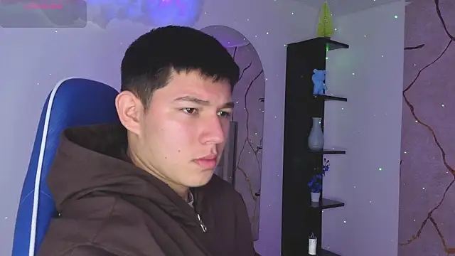 JamesCr  online show from May 11, 12:33 pm