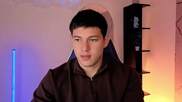 JamesCr  online show from May 25, 12:11 pm