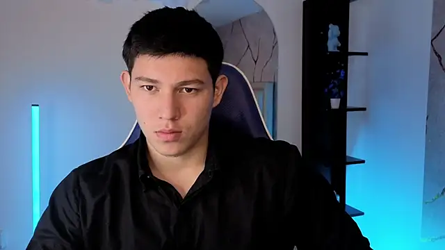 JamesCr  online show from May 26, 12:23 pm