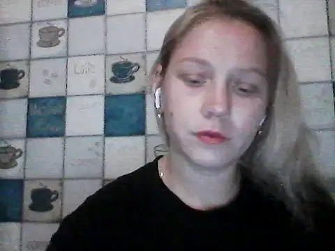 Snapshot of Anna_wey chatting on June 8, 7:14 pm Anna wey online show from June 8, 7:14 pm