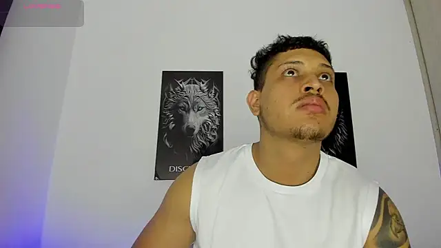 Snapshot of JohanSmith chatting on January 19, 12:25 am JohanSmith online show from January 19, 12:25 am