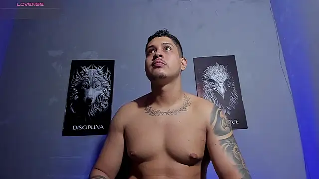 Snapshot of JohanSmith chatting on February 5, 3:11 am JohanSmith online show from February 5, 3:11 am