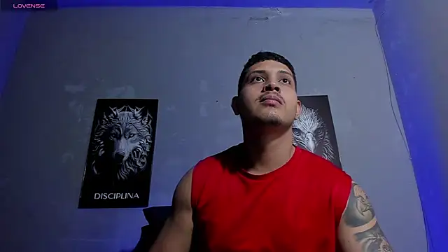 Snapshot of JohanSmith chatting on February 13, 1:34 am JohanSmith online show from February 13, 1:34 am