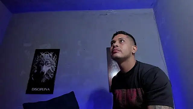 Snapshot of JohanSmith chatting on February 18, 3:13 am JohanSmith online show from February 18, 3:13 am