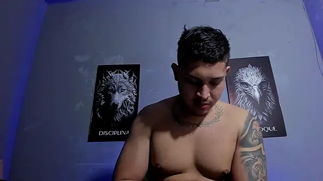 Snapshot of JohanSmith chatting on February 19, 1:45 am JohanSmith online show from February 19, 1:45 am