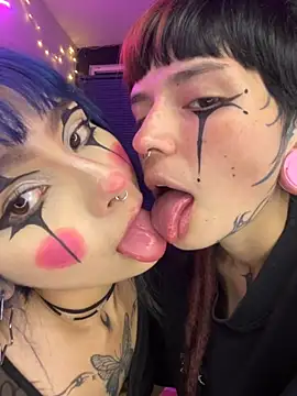 Snapshot of mavimist__ chatting on October 31, 2:56 am mavimist online show from October 31, 2:56 am