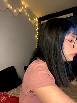 Snapshot of mavimist__ chatting on November 1, 1:40 am mavimist online show from November 1, 1:40 am