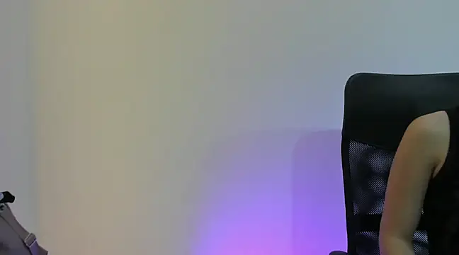 Snapshot of LilibetAndStrong chatting on March 21, 7:57 pm LilibetAndStrong online show from March 21, 7:57 pm