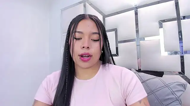 ZoeWan69 online show from February 3, 2:11 pm