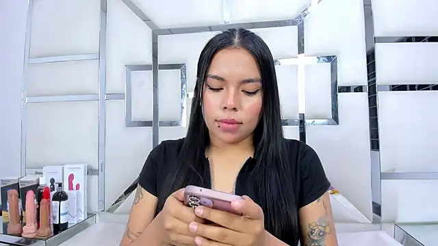 ZoeWan69 online show from March 12, 1:39 pm