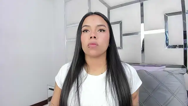 ZoeWan69 online show from March 26, 12:11 pm