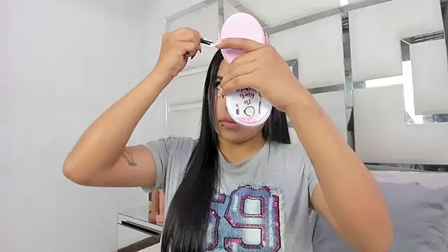 ZoeWan69 online show from March 28, 1:43 pm