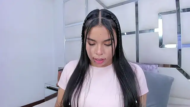 ZoeWan69 online show from April 6, 2:07 pm