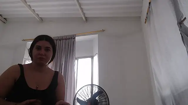 Anniferreira2 online show from October 25, 2:56 pm