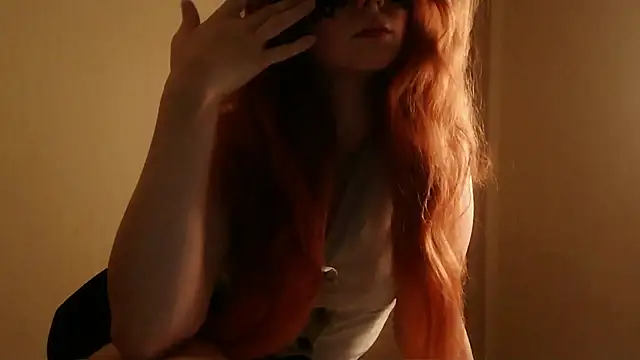 Snapshot of _AliceOwen_ chatting on August 8, 9:39 pm AliceOwen online show from August 8, 9:39 pm