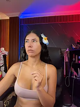 XiaQueen online show from February 14, 11:40 am