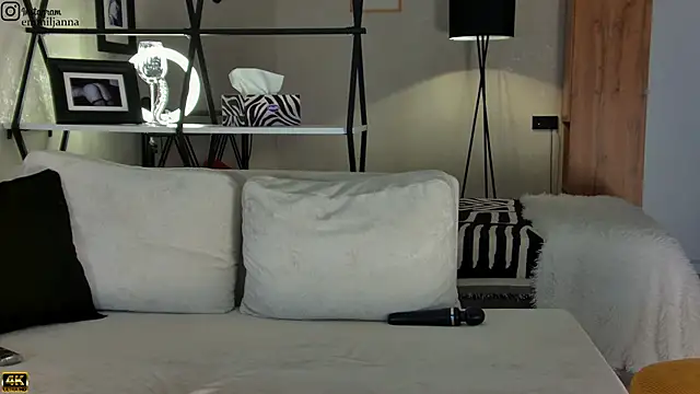 Snapshot of emiljanna chatting on March 3, 11:22 am emiljanna online show from March 3, 11:22 am