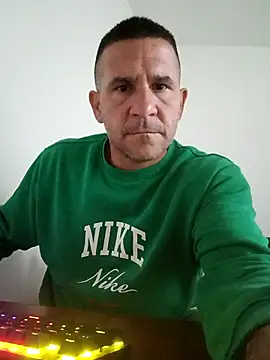 Snapshot of Mister1985 chatting on October 8, 6:27 pm Mister1985 online show from October 8, 6:27 pm