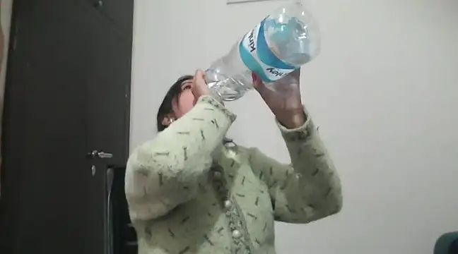 Snapshot of Queen_Couple chatting on February 6, 11:43 am Queen Couple online show from February 6, 11:43 am